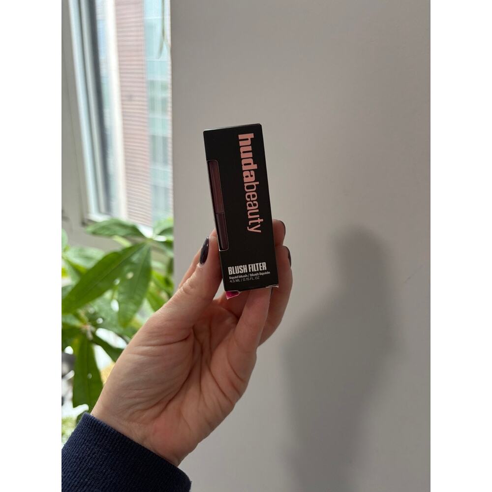 NEW Huda Beauty Blush Filter Liquid Blush in Strawberry Latte - Picture 2 of 5